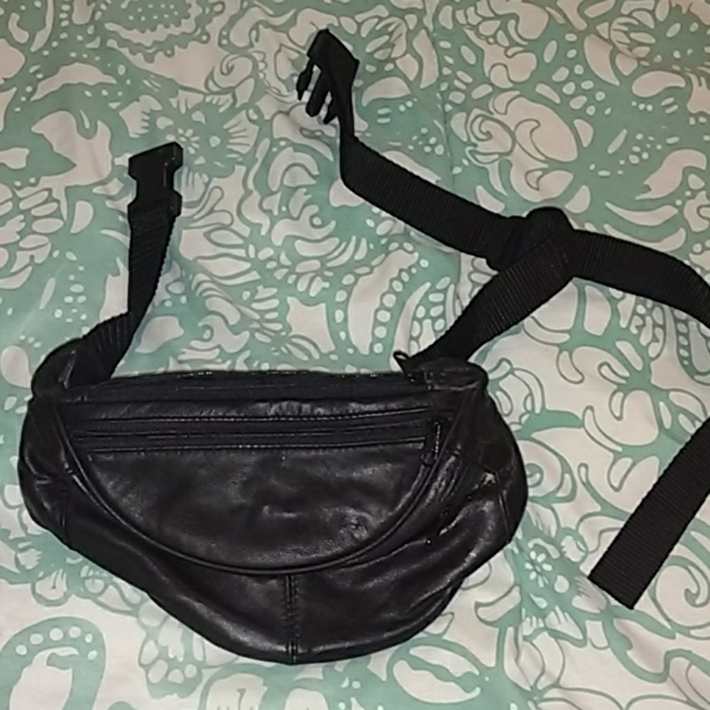 ANY OFFER ACCEPTED 😊Fo lether fanny pack